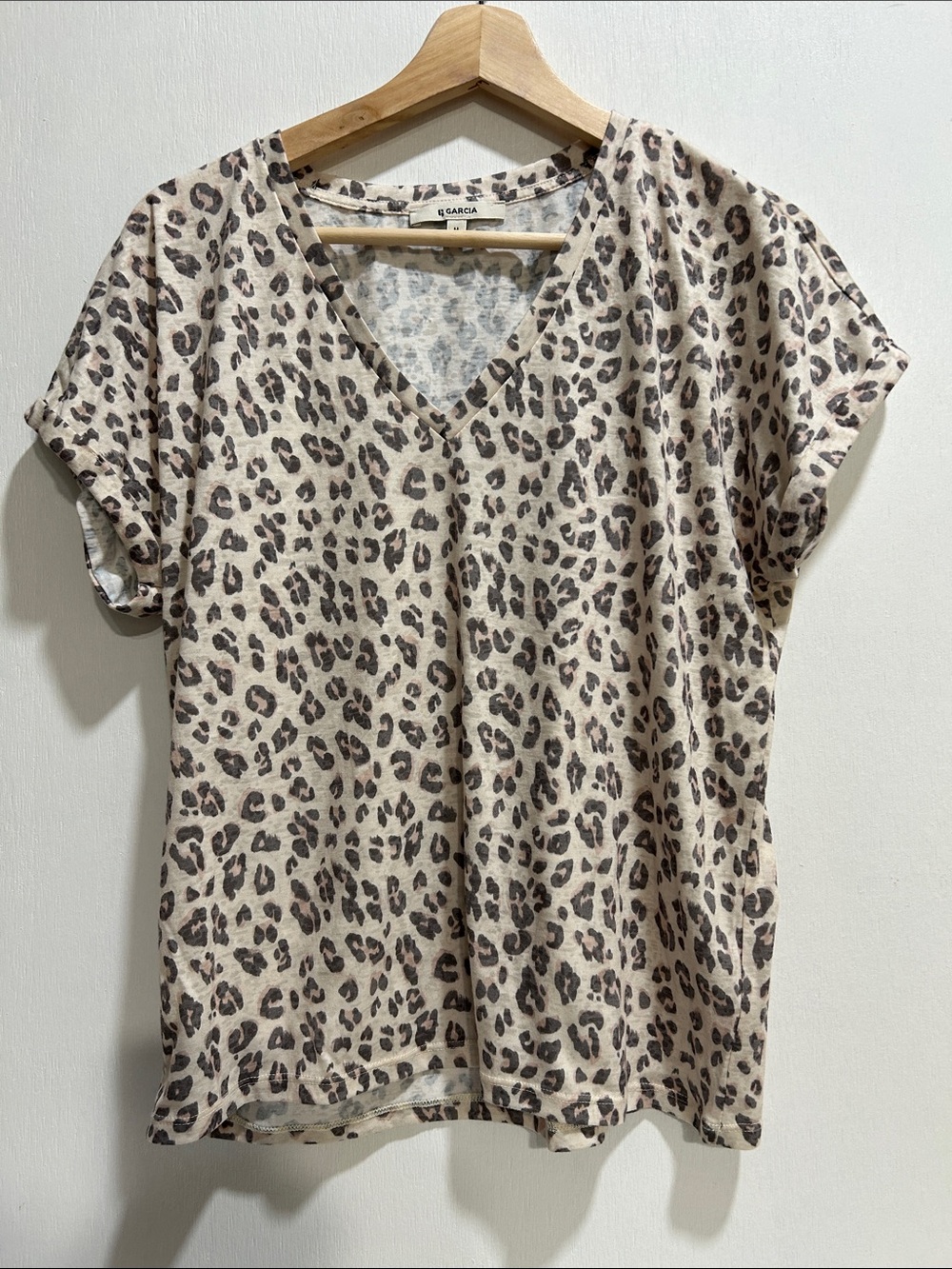 Garcias Women’s Leopard Print V-Neck Top in Beige Sz Medium